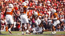 Highlight: Texas defense smothers No. 6 Oklahoma in Red River Rivalry