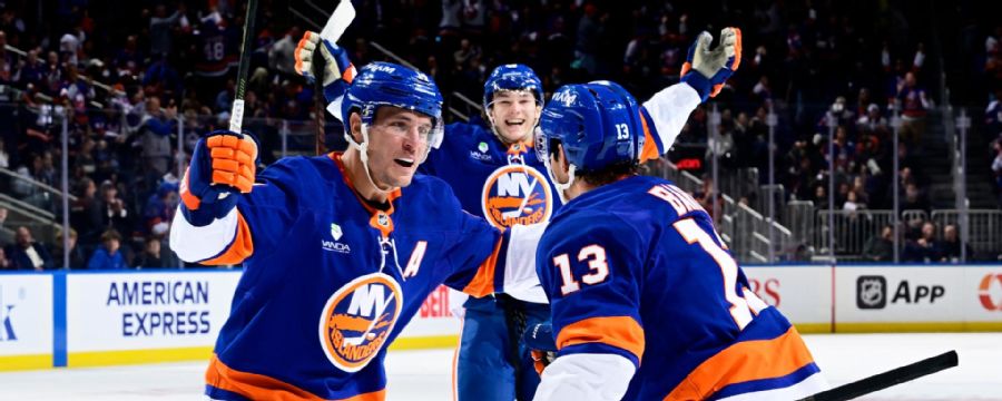 Bo Horvat's hat trick powers Islanders past Oilers
