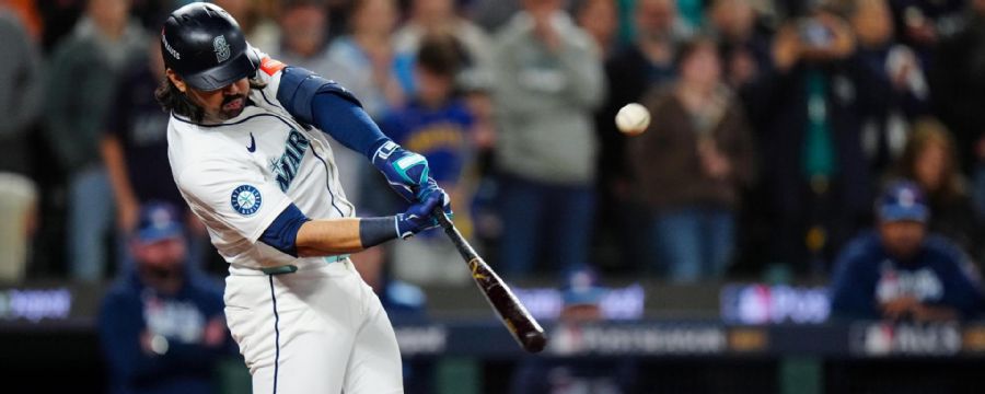 Eugenio Suarez smashes solo homer to extend lead for Mariners