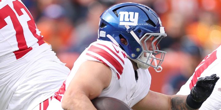 Cam Skattebo takes screen pass for 13-yard TD