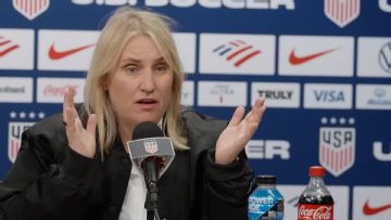 Frustrated Hayes thinks USWNT 'need a kick up the backside'