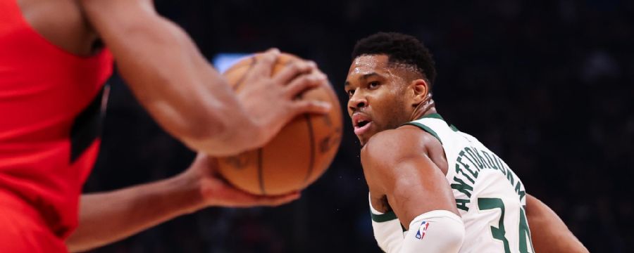 Giannis outmuscles 2 defenders for emphatic putback dunk