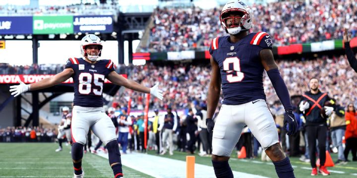 Drake Maye throws a precision TD pass to Kayshon Boutte