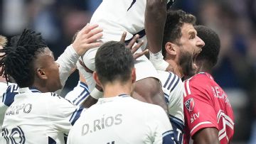 Thomas Müller scores penalty as Vancouver cruise in Game 1