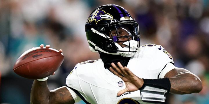 Lamar Jackson returns, slings 4 TDs in Ravens' win