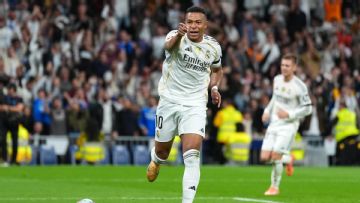 Kylian Mbappé scores in the 31'