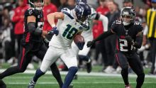 Seahawks reaccionan en la segunda mitad para apalear a Falcons