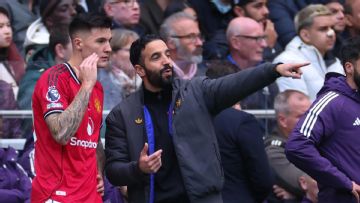 Man United delay Joshua Zirkzee exit decision - sources