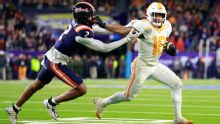 Highlight: Tennessee drops tight Music City Bowl matchup to Illinois