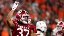 Riley Nowakowski rompe la defensa de Miami y anota el primer TD de los Hoosiers