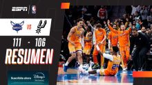 Los Hornets sorprendieron y vencieron a los Spurs por 111-106