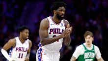 Dali ele não erra! Joel Embiid calibra a mão da meia distância no início do Jogo 7 contra os Celtics; VEJA
