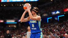 Alanna Smith le da una corta ventaja a Dallas