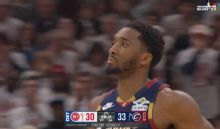 Donovan Mitchell chuta de longe e recoloca os Cavs na frente dos Pistons, mas pisa na linha; VEJA