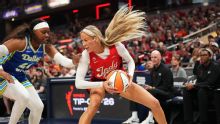 Sophie Cunningham con la asistencia