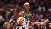 Lexie Brown anota tres puntos para Seattle