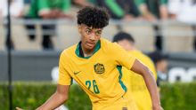 Gol da Austrália! Tete Yengi recebe de frente para a meta sem goleiro e empata contra a Suíça