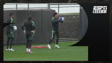 Memo Ochoa se prepara para disputar su sexta Copa del Mundo