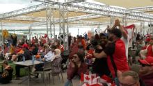 Canada fans at Niagara Falls celebrate 1st goal vs. Qatar