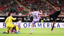 Luis Romo strikes after Korea goalkeeper's huge mistake