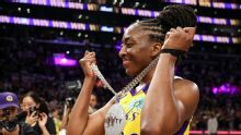 Nneka Ogwumike hits a buzzer-beating 3 as the Sparks beat the Liberty 98-97