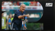 Tras la eliminación en el Mundial, Bielsa llegó solo a Uruguay