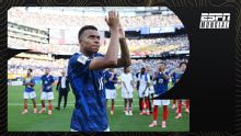Siempre aparece Kiki: Mbappé la rompió ante Suecia