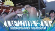 Pré-jogo inusitado! Repórter da ESPN encontra torcedor australiano bebendo cerveja em uma chuteira; VEJA