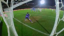 Goleada do Botafogo-SP! Patrick Brey cobra falta por baixo da barreira e surpreende Igor, que 'aceita o frango'