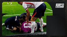 La insólita lesión de Jordan Henderson durante la celebración del triunfo contra México