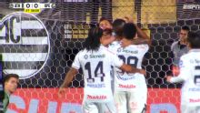 Gol contra! Gian Cabezas desvia cruzamento contra o próprio gol e 'mata' o goleiro Luan Poli; VEJA