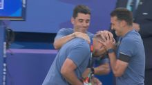 Scaloni y su abrazo a Samuel en el gol de Mac Allister
