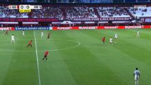 Bola rolando no Estádio Antônio Accioly para Atlético-GO x Fortaleza pela Série B