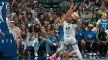¡Aquí no! Azzi Fudd se viste de heroína con un bloqueo decisivo