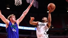 Chris Youngblood lidera la paliza de los Blazers con 20 puntos