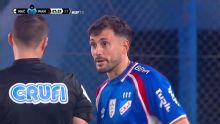 ¡Insólito! Una mano le valió la roja a Alexis Martín Arias ante Wanderers