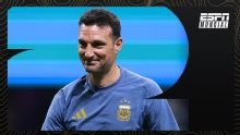 Scaloni: "Ver a nuestra gente feliz nos toca el corazón; jugamos por ellos"