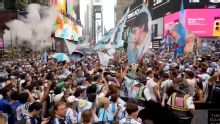 Argentina fans take over Times Square ahead of World Cup final