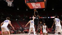 Miles Kelly brilla con 20 puntos en el triunfo de Spurs