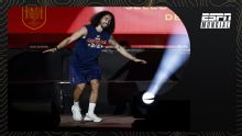 El curioso festejo de Cucurella durante los festejos de España en Madrid