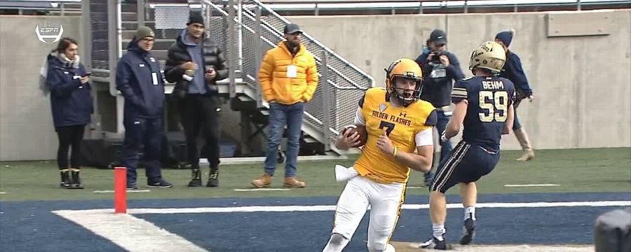 Dustin Crum runs it in for 10-yard Kent State TD