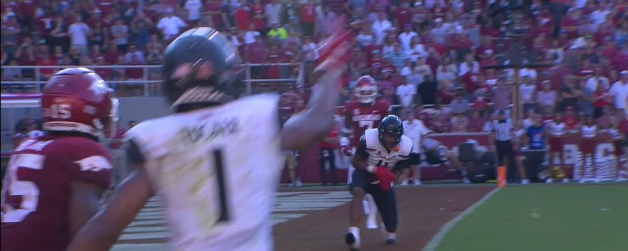 Ben Bryant finds Leonard Taylor for a 15-yard Cincinnati TD