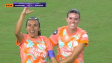GOLAÇO DE MARTA! 'Rainha' cobra falta com extrema perfeição e faz uma pintura; VEJA