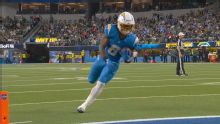 Chargers pegan primero con TD de Omarion Hampton