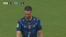 ¡Lo tuvo Uruguay! Bentancur probó de afuera y casi marca el primero ante España