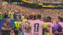 Ahora sí: Casemiro, de cabeza, convirtió el 1-1 para Brasil