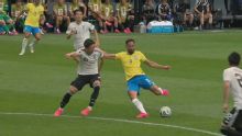 Suzuki desvió la pelota y evitó el gol de Matheus Cunha