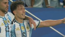 ¡Le rompió el arco! Tremendo golazo de Lisandro Martínez para el 2-1