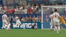 ¡No se puede creer! El palo le negó el gol a Mac Allister