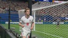Gordon apareció por el fondo y puso el 1-0 para Inglaterra
